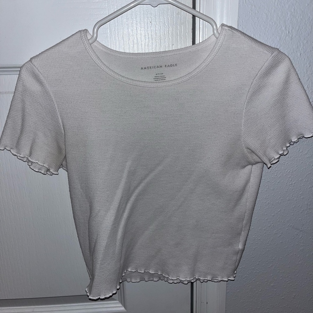 American Eagle white cropped T-shirt
